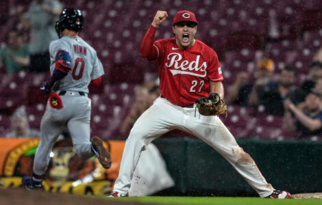 Sal Stewart's 3-run homer helps the Reds rally to beat the Cardinals 5-4